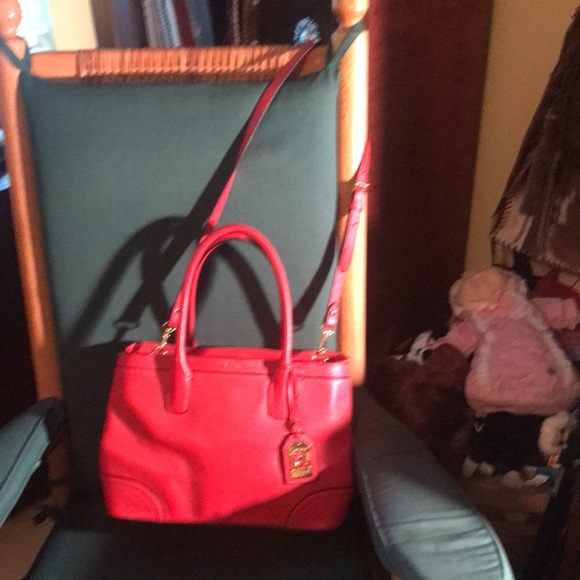 Ralph Lauren Red handbag. Mint condition. Smoke free home - Picture 3 of 12